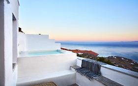 Living Theros Luxury Suites